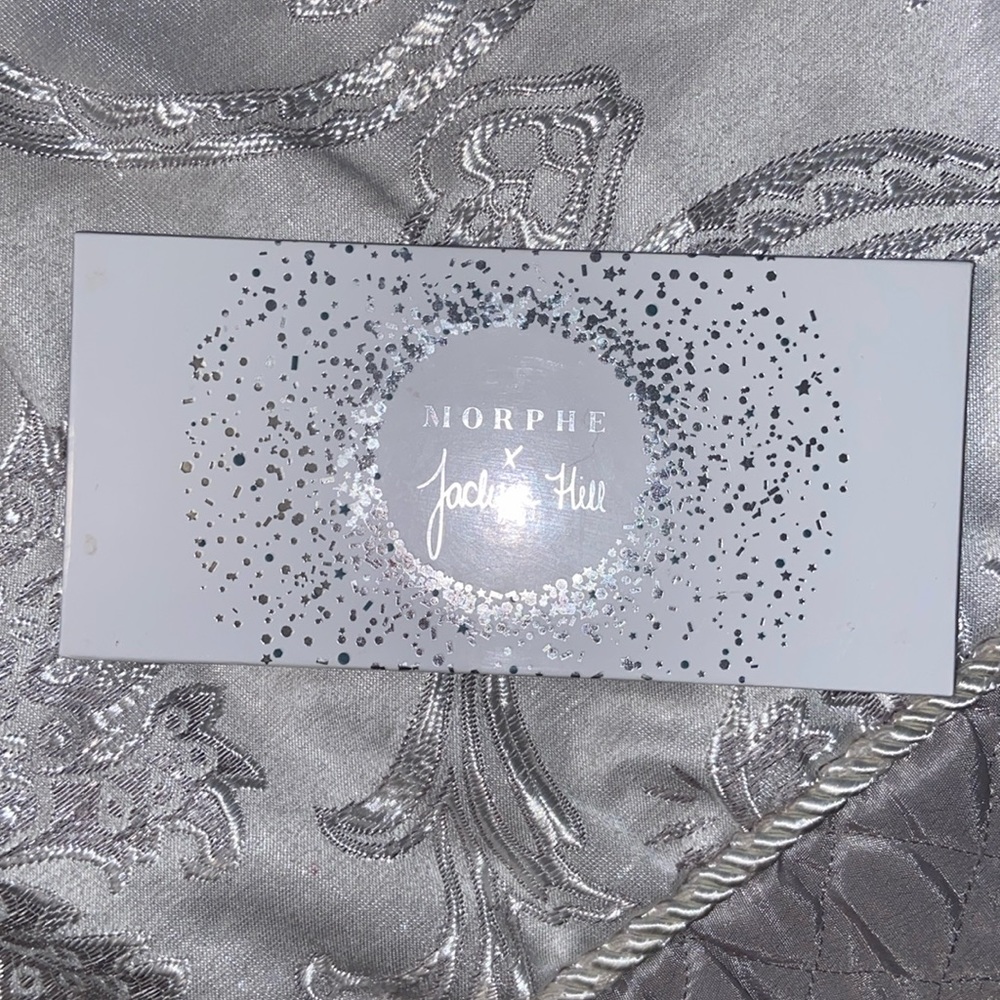 Medium eyeshadow palette